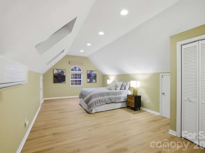 9372 Island Point Road, Sherrills Ford, NC 28673.  MLS# CAR4333370, YatesRealty ID 11438. 