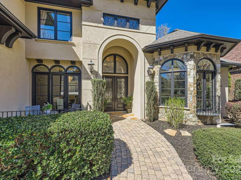 16744 Ashton Oaks Drive, Charlotte, NC 28278.  MLS# CAR4234987, YatesRealty ID 11439. 