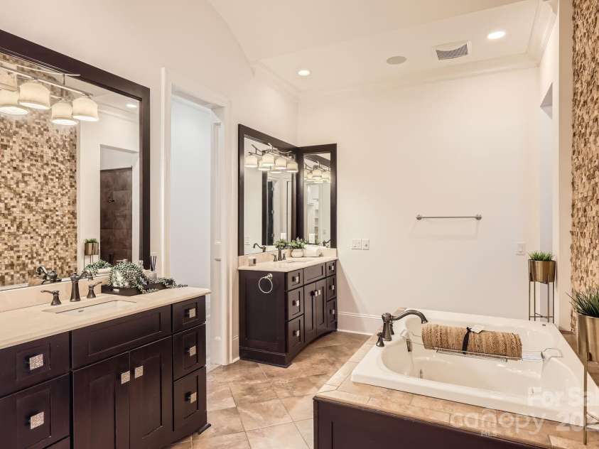 16744 Ashton Oaks Drive, Charlotte, NC 28278.  MLS# CAR4234987, YatesRealty ID 11439. 