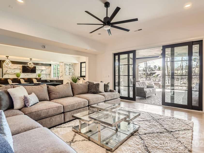 16744 Ashton Oaks Drive, Charlotte, NC 28278.  MLS# CAR4234987, YatesRealty ID 11439. 