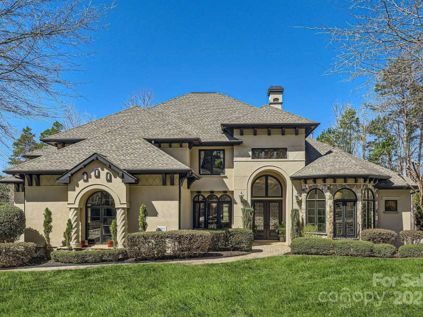 16744 Ashton Oaks Drive, Charlotte, NC 28278.  MLS# CAR4234987, YatesRealty ID 11439. Welcome Home!