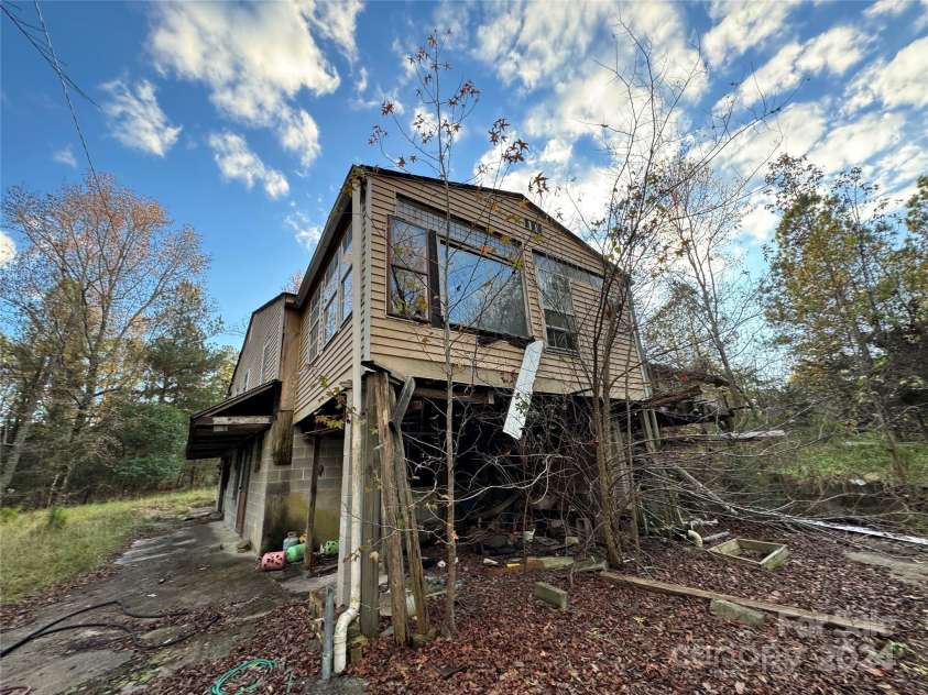 1476 New Hope Road, Heath Springs, SC 29058.  MLS# CAR4201132, YatesRealty ID 1144. 