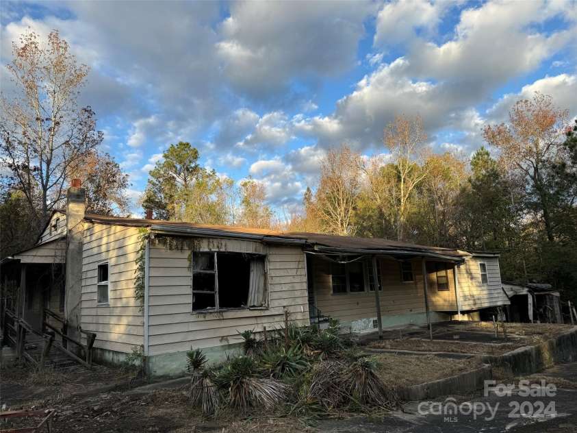 1476 New Hope Road, Heath Springs, SC 29058.  MLS# CAR4201132, YatesRealty ID 1144. 