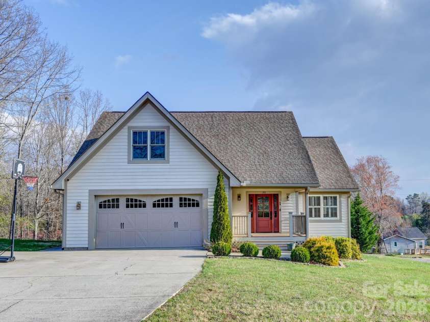 199 Macedonia Road, Asheville, NC 28804.  MLS# CAR4365635, YatesRealty ID 11441. 