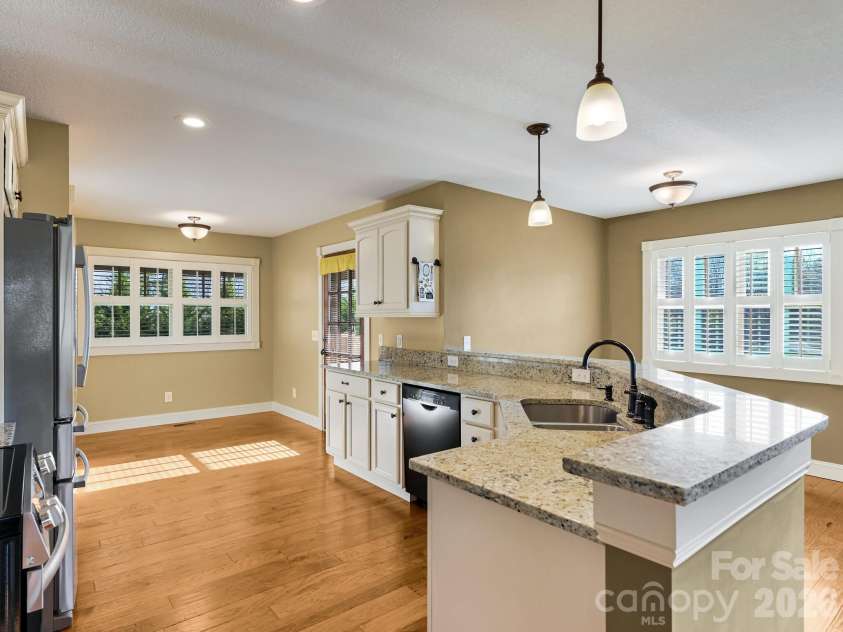 199 Macedonia Road, Asheville, NC 28804.  MLS# CAR4365635, YatesRealty ID 11441. 