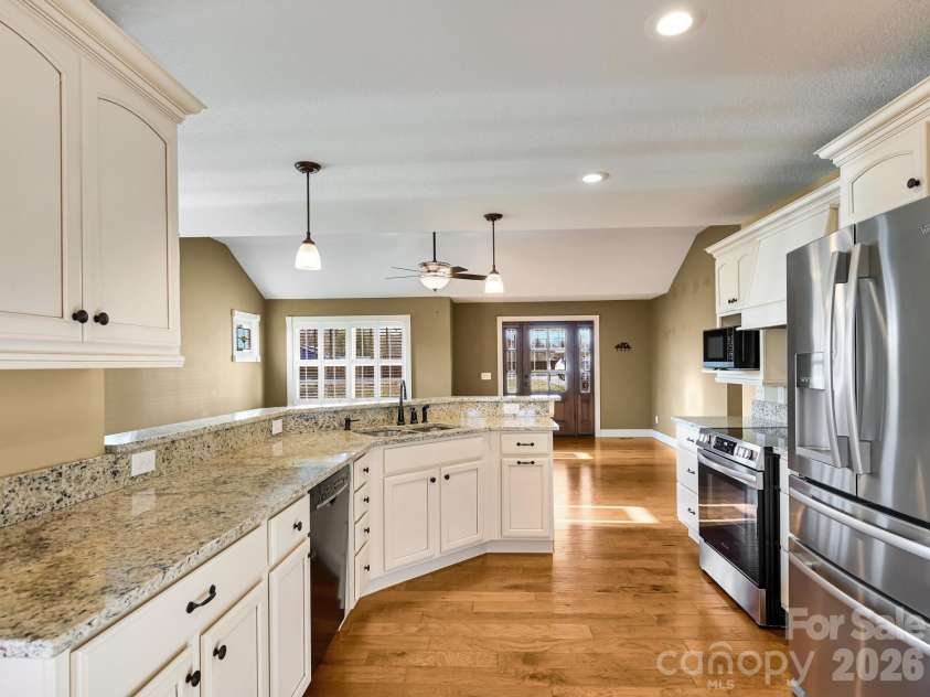 199 Macedonia Road, Asheville, NC 28804.  MLS# CAR4365635, YatesRealty ID 11441. 