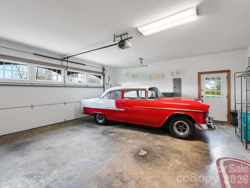 199 Macedonia Road, Asheville, NC 28804.  MLS# CAR4365635, YatesRealty ID 11441. 