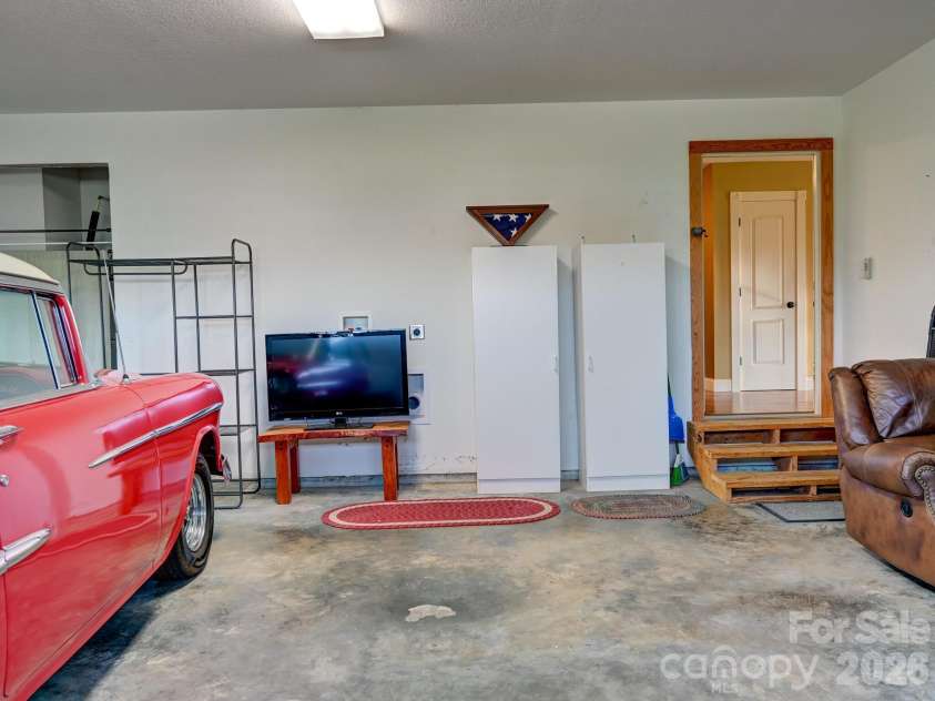 199 Macedonia Road, Asheville, NC 28804.  MLS# CAR4365635, YatesRealty ID 11441. 