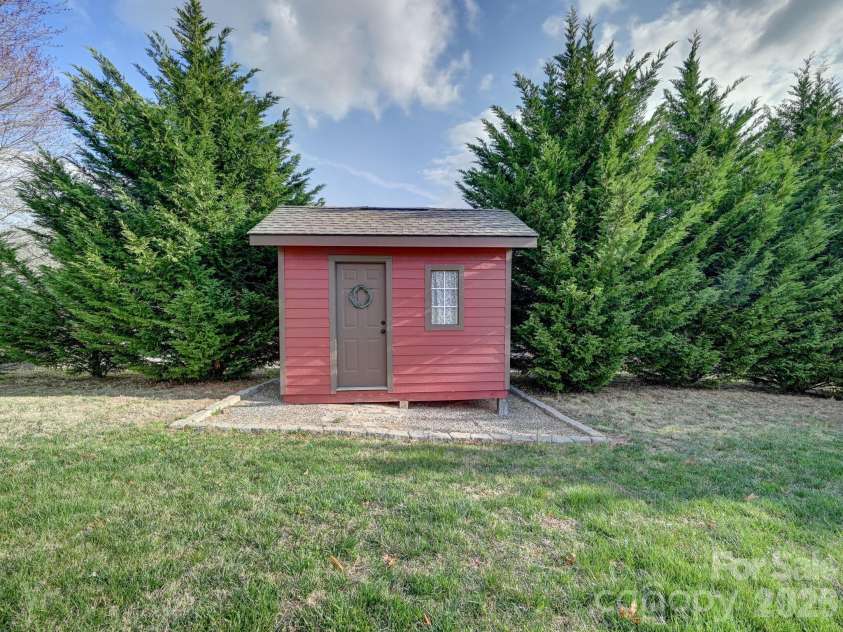 199 Macedonia Road, Asheville, NC 28804.  MLS# CAR4365635, YatesRealty ID 11441. 