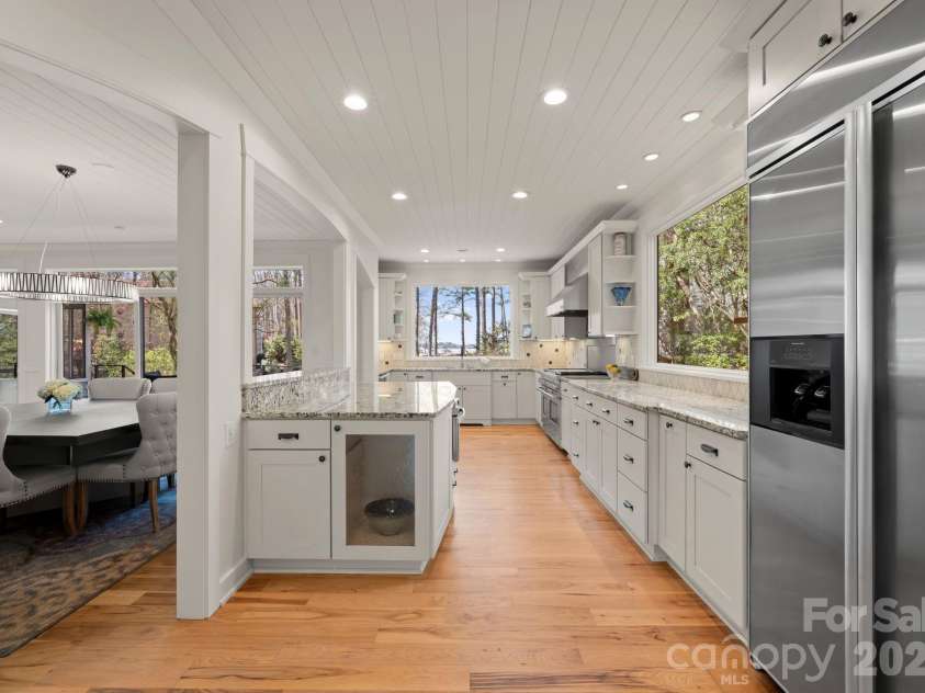 16208 Weatherly Way, Huntersville, NC 28078.  MLS# CAR4356568, YatesRealty ID 11442. Chef's Kitchen