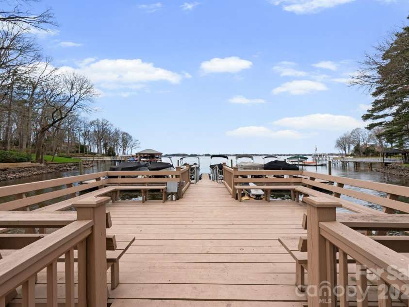 16208 Weatherly Way, Huntersville, NC 28078.  MLS# CAR4356568, YatesRealty ID 11442. Newer Dock