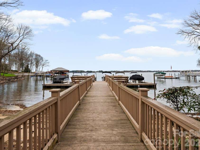 16208 Weatherly Way, Huntersville, NC 28078.  MLS# CAR4356568, YatesRealty ID 11442. Newer Dock