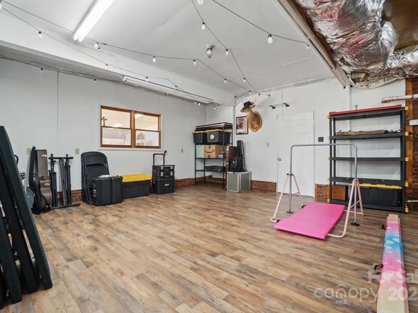 901 Central Drive, Kannapolis, NC 28083.  MLS# CAR4247844, YatesRealty ID 11443. Flex space