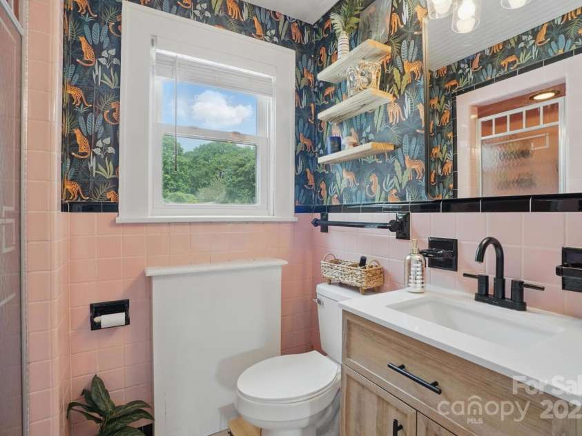 901 Central Drive, Kannapolis, NC 28083.  MLS# CAR4247844, YatesRealty ID 11443. Full bath up stairs