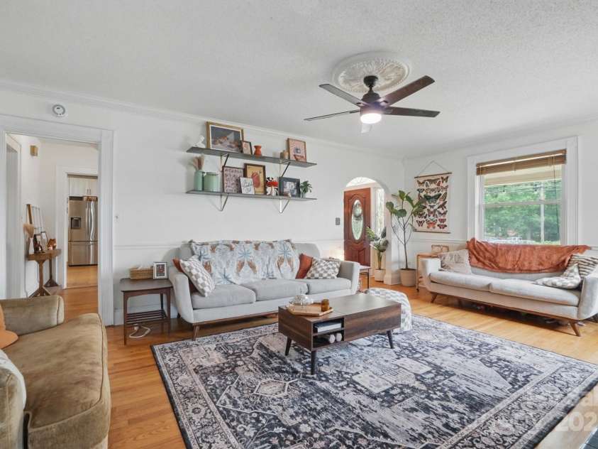 901 Central Drive, Kannapolis, NC 28083.  MLS# CAR4247844, YatesRealty ID 11443. Living room