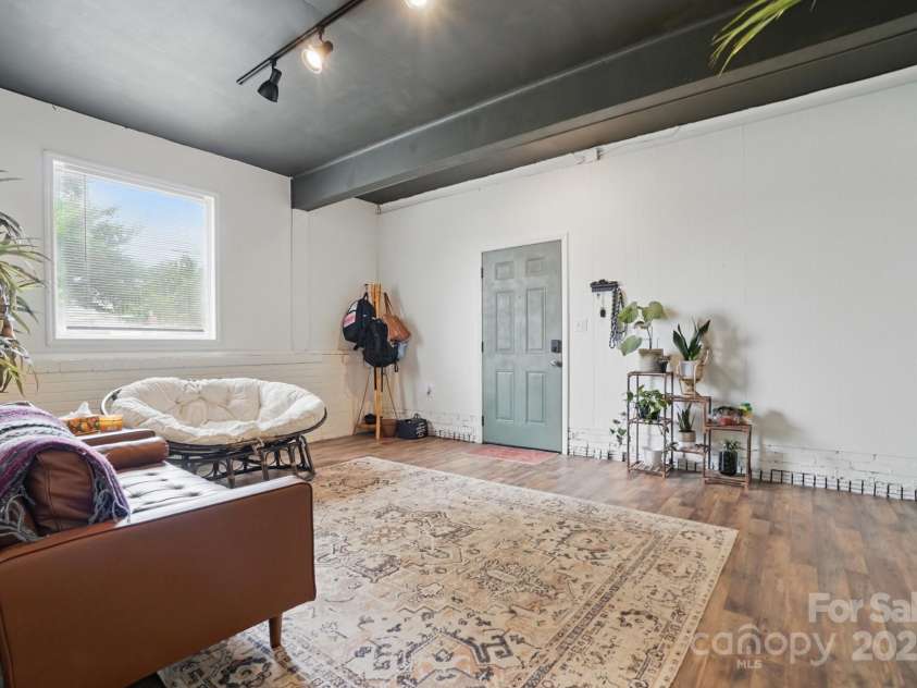 901 Central Drive, Kannapolis, NC 28083.  MLS# CAR4247844, YatesRealty ID 11443. Side entrance room