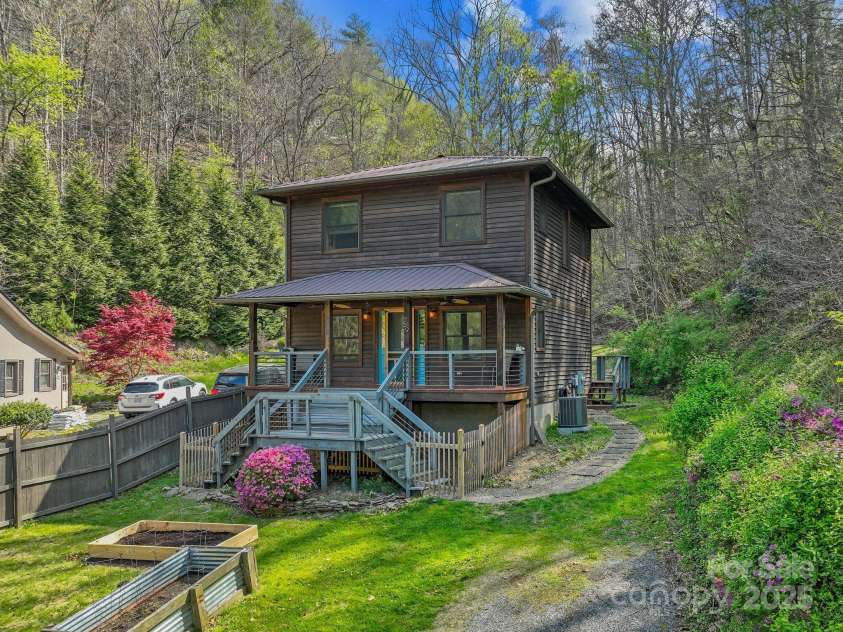 59 Skyway Drive, Marshall, NC 28753.  MLS# CAR4248703, YatesRealty ID 11444. 