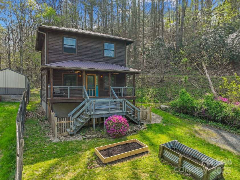 59 Skyway Drive, Marshall, NC 28753.  MLS# CAR4248703, YatesRealty ID 11444. 