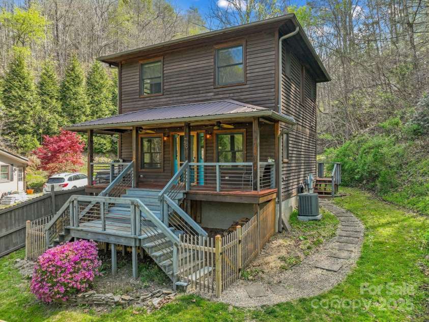 59 Skyway Drive, Marshall, NC 28753.  MLS# CAR4248703, YatesRealty ID 11444. 