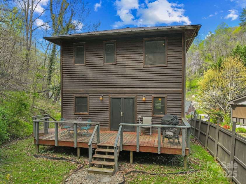 59 Skyway Drive, Marshall, NC 28753.  MLS# CAR4248703, YatesRealty ID 11444. 