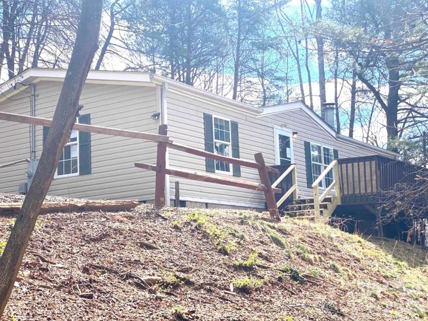 16 Molly Lane, Candler, NC 28715.  MLS# CAR4358310, YatesRealty ID 11445. 
