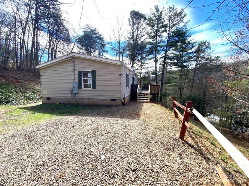16 Molly Lane, Candler, NC 28715.  MLS# CAR4358310, YatesRealty ID 11445. 