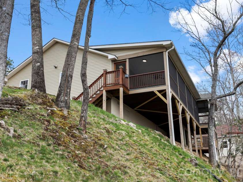 362 Gray Fox Road, Rosman, NC 28772.  MLS# CAR4366224, YatesRealty ID 11447. 