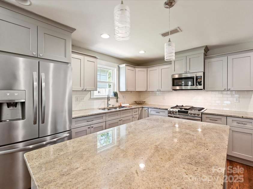 2323 Arden Street, Charlotte, NC 28206.  MLS# CAR4255637, YatesRealty ID 11448. 