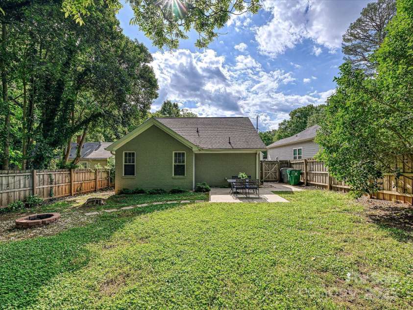 2323 Arden Street, Charlotte, NC 28206.  MLS# CAR4255637, YatesRealty ID 11448. 