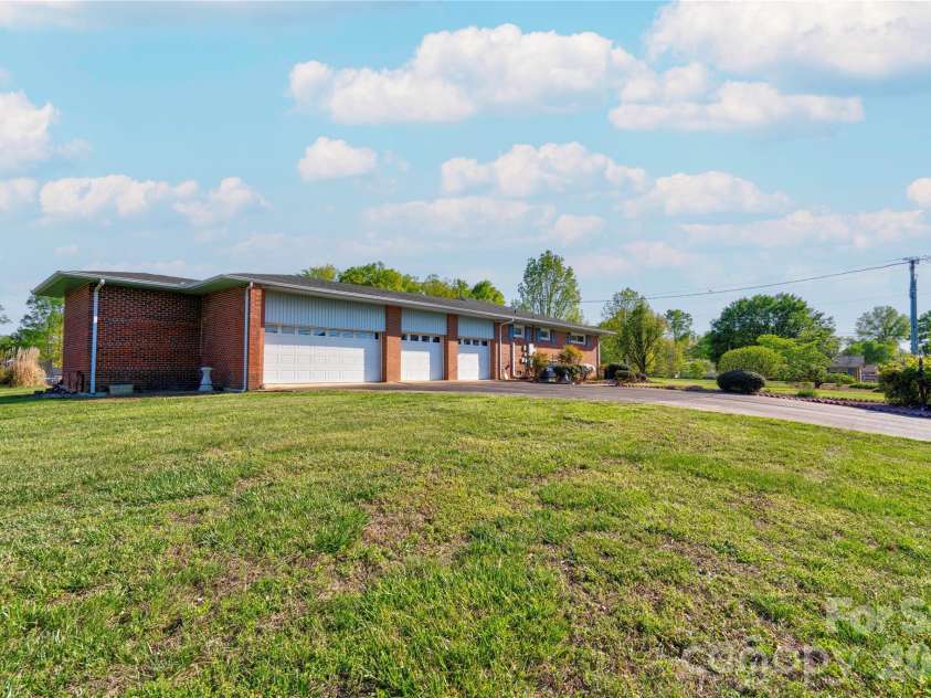 316 Maner Road, Kings Mountain, NC 28086.  MLS# CAR4367781, YatesRealty ID 11448. 