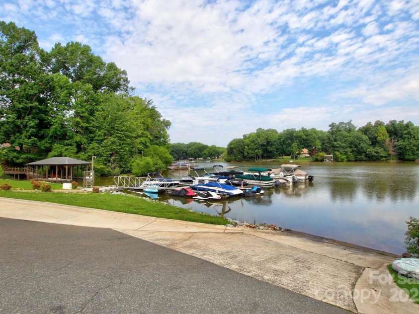 286 Glencoe Lane, Mooresville, NC 28117.  MLS# CAR4107169, YatesRealty ID 1145. 