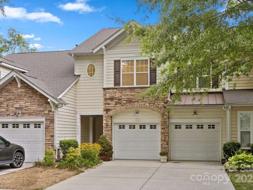 8408 Brookings Drive, Charlotte, NC 28269.  MLS# CAR4284673, YatesRealty ID 1145. Cozy Home in Highland Creek Community!