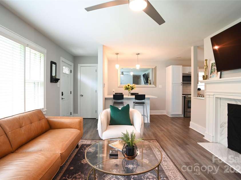 914 Crestmere Street, Charlotte, NC 28208.  MLS# CAR4316890, YatesRealty ID 11450. 