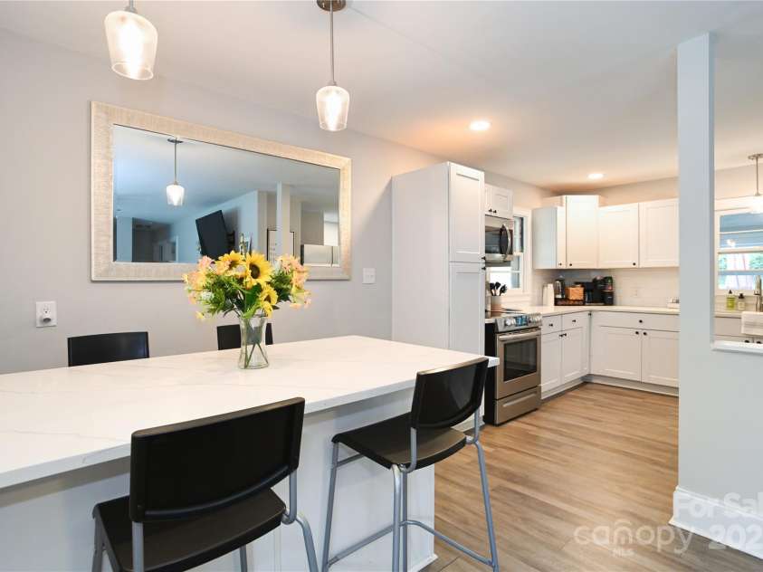 914 Crestmere Street, Charlotte, NC 28208.  MLS# CAR4316890, YatesRealty ID 11450. 