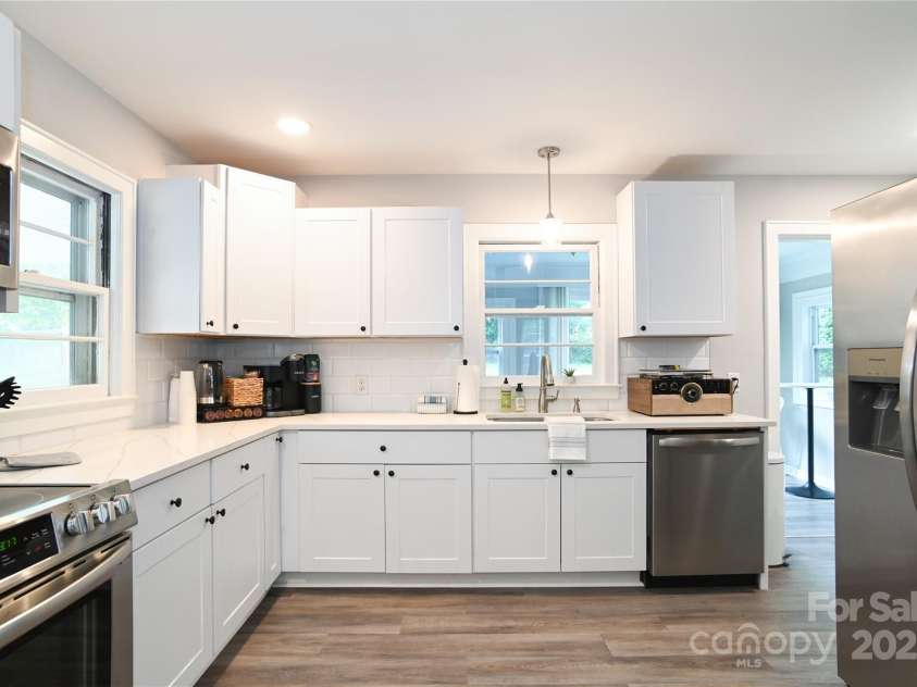 914 Crestmere Street, Charlotte, NC 28208.  MLS# CAR4316890, YatesRealty ID 11450. 