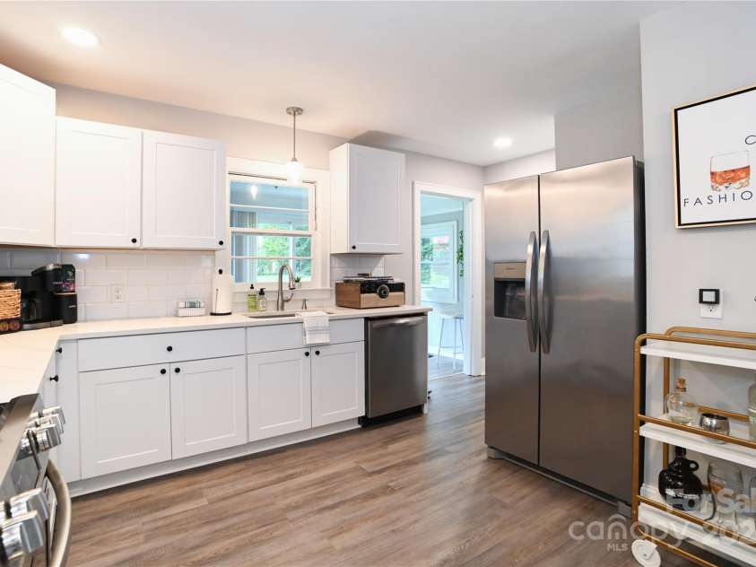 914 Crestmere Street, Charlotte, NC 28208.  MLS# CAR4316890, YatesRealty ID 11450. 