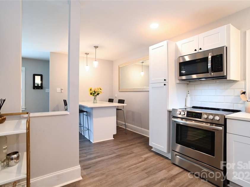 914 Crestmere Street, Charlotte, NC 28208.  MLS# CAR4316890, YatesRealty ID 11450. 