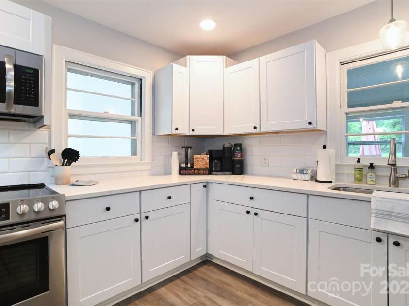 914 Crestmere Street, Charlotte, NC 28208.  MLS# CAR4316890, YatesRealty ID 11450. 