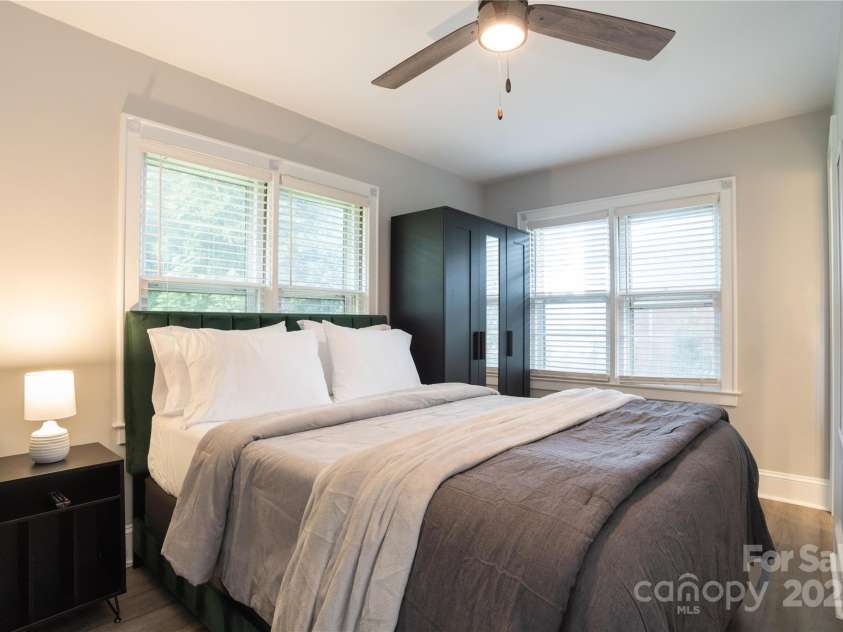 914 Crestmere Street, Charlotte, NC 28208.  MLS# CAR4316890, YatesRealty ID 11450. 