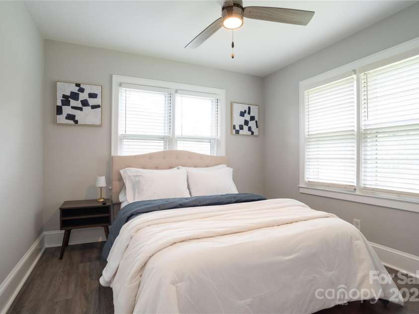 914 Crestmere Street, Charlotte, NC 28208.  MLS# CAR4316890, YatesRealty ID 11450. 