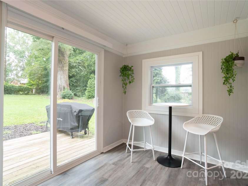 914 Crestmere Street, Charlotte, NC 28208.  MLS# CAR4316890, YatesRealty ID 11450. 