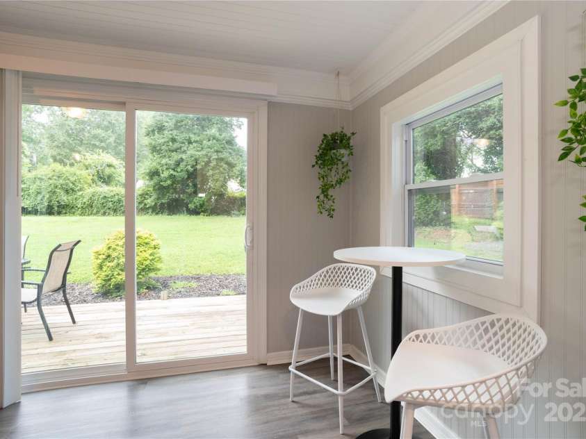 914 Crestmere Street, Charlotte, NC 28208.  MLS# CAR4316890, YatesRealty ID 11450. 