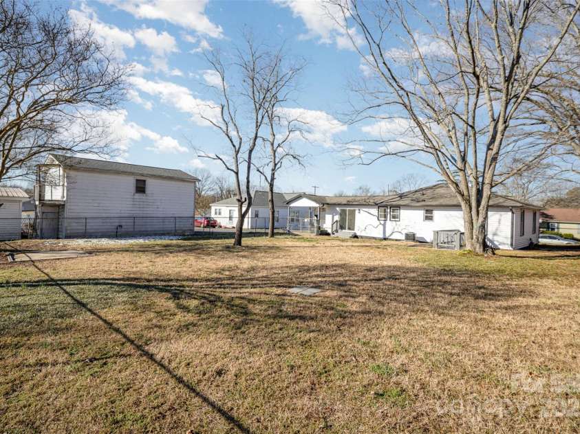 922 Grace Avenue, Kannapolis, NC 28083.  MLS# CAR4225589, YatesRealty ID 11451. 