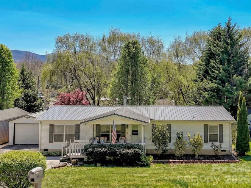 233 Fourth Street, Waynesville, NC 28786.  MLS# CAR4366835, YatesRealty ID 11452. 