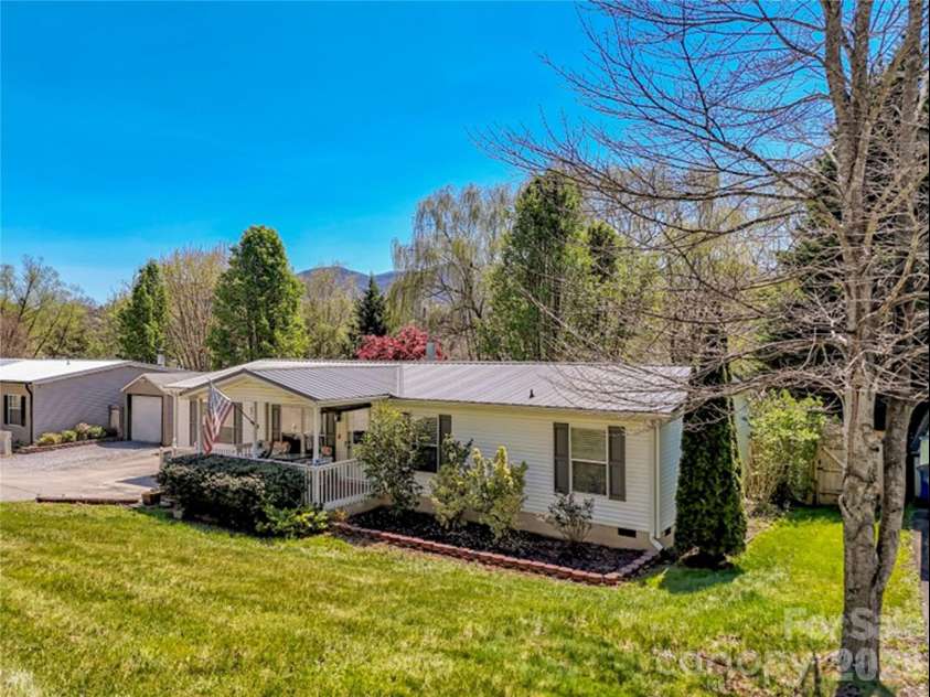 233 Fourth Street, Waynesville, NC 28786.  MLS# CAR4366835, YatesRealty ID 11452. 
