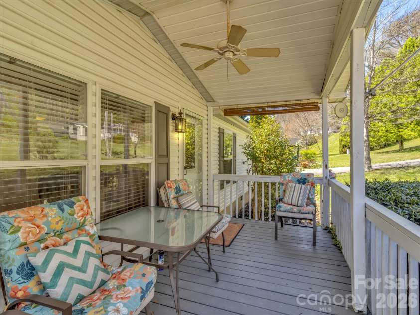 233 Fourth Street, Waynesville, NC 28786.  MLS# CAR4366835, YatesRealty ID 11452. 