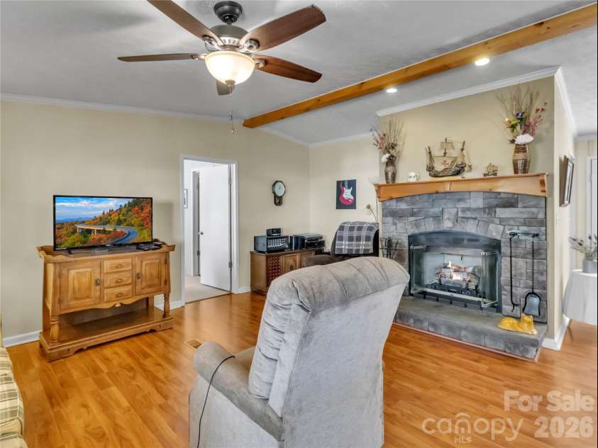 233 Fourth Street, Waynesville, NC 28786.  MLS# CAR4366835, YatesRealty ID 11452. 
