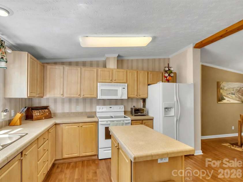 233 Fourth Street, Waynesville, NC 28786.  MLS# CAR4366835, YatesRealty ID 11452. 