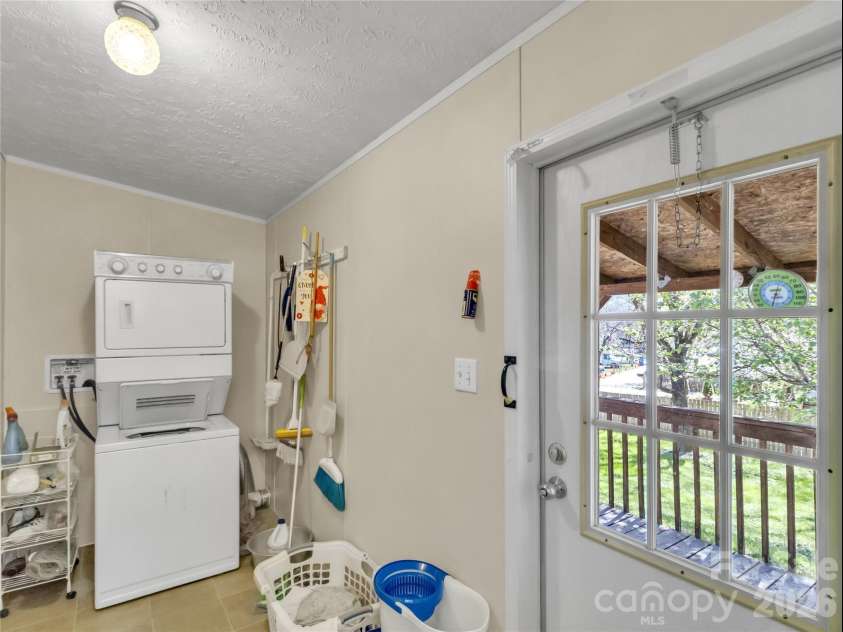 233 Fourth Street, Waynesville, NC 28786.  MLS# CAR4366835, YatesRealty ID 11452. 