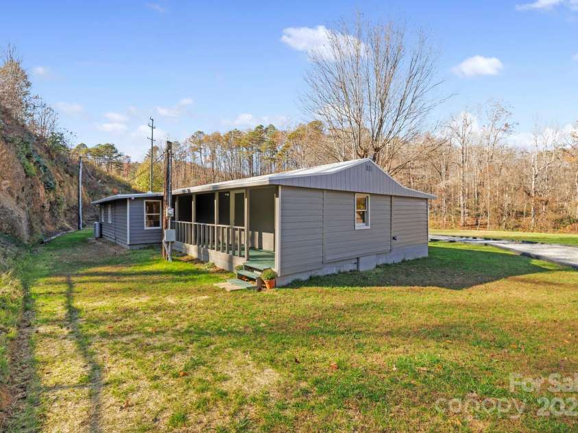 456 Newtown Road, Rosman, NC 28772.  MLS# CAR4249436, YatesRealty ID 11452. 